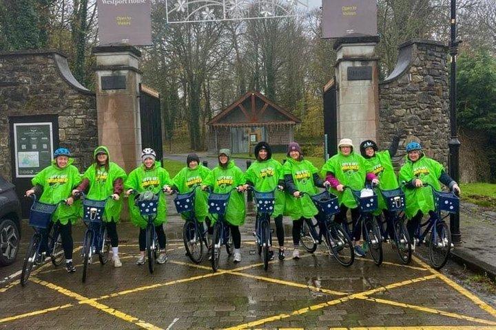 ガイド付きサイクリングツアー：バイクとヘリテージセンターでウェストポートを発見しよう