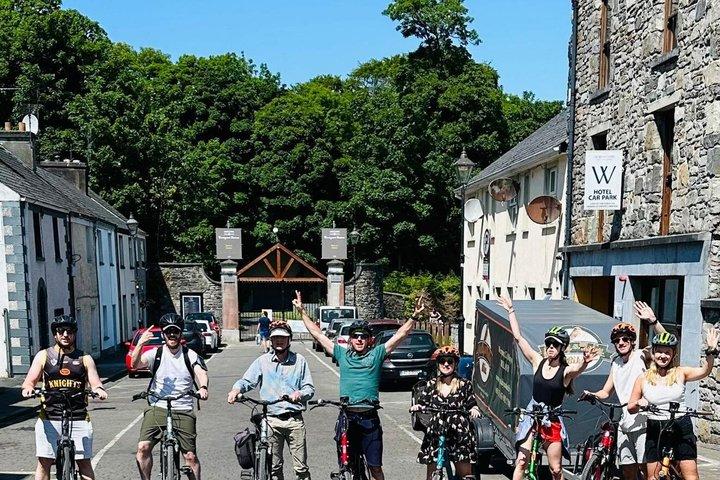 ガイド付きサイクリングツアー：バイクとヘリテージセンターでウェストポートを発見しよう
