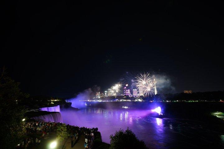 ナイアガラの滝、オタワ、モントリオール、ケベックシティ 7 日間ツアー