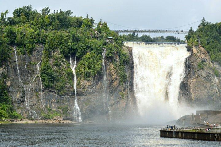 ナイアガラの滝、オタワ、モントリオール、ケベックシティ 7 日間ツアー