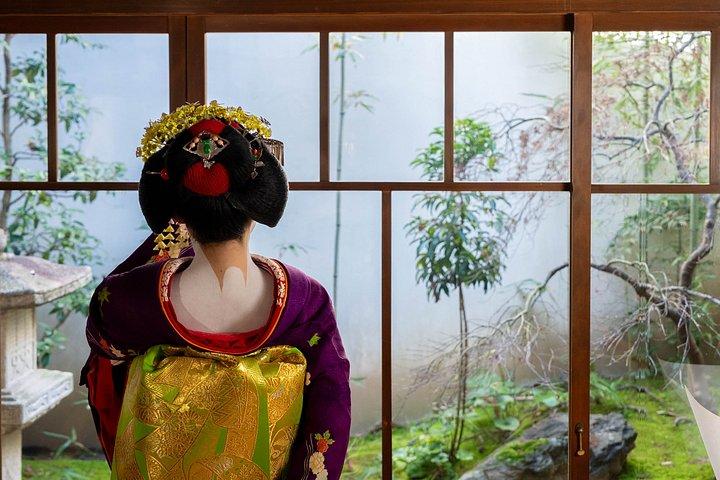 京都の見どころ 芸者ショー付き日帰りバスツアー