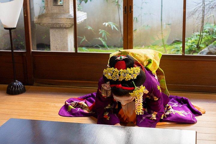 京都の見どころ 芸者ショー付き日帰りバスツアー