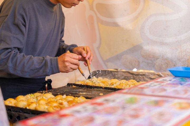 (Solo per 1 Gruppo) Osaka Dotonbori Food Tour Wagyu & Ramen Takoyaki