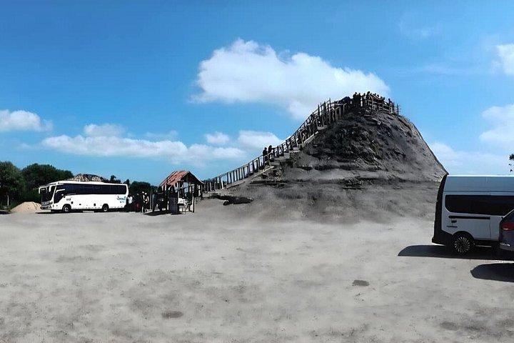 カルタヘナ発泥火山＆ガラランバツアー（ランチ付き）