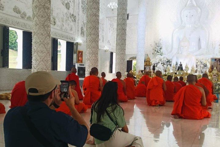 チェンライ寺院プライベートツアーとその他のオプション