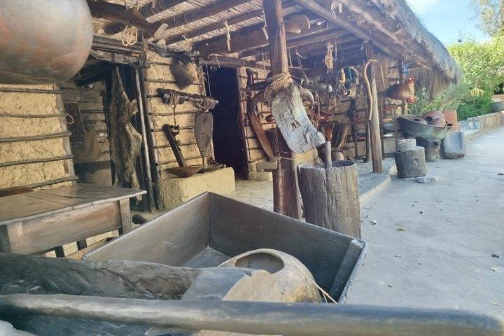 キト植民地時代ツアー - パネシージョ、ケーブルカー、そして世界の中心。