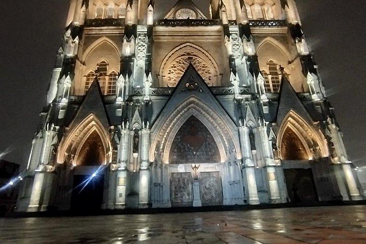 キト植民地時代ツアー - パネシージョ、ケーブルカー、そして世界の中心。