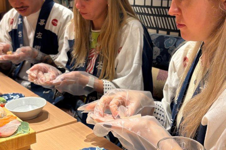京都の寿司店で開店前に寿司作り教室