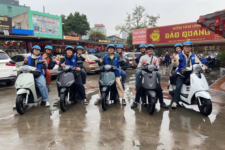 Tour de medio día en moto por el pueblo de cerámica de Bat Trang desde Hanói