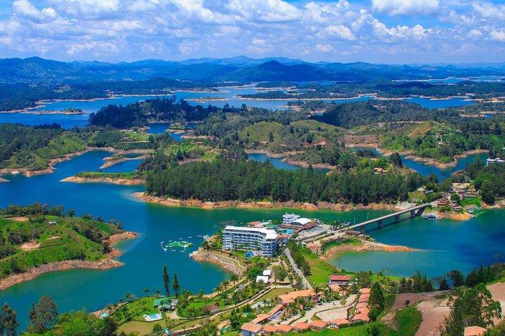 Guatapé, la Piedra, crucero con vista a casa de famosos &comidas