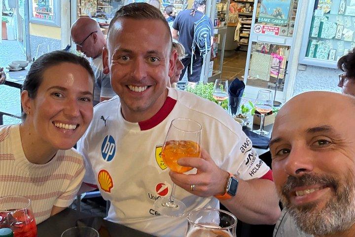 群衆ボートクルーズガイド付き散歩と飲み物から離れてシルミオーネ