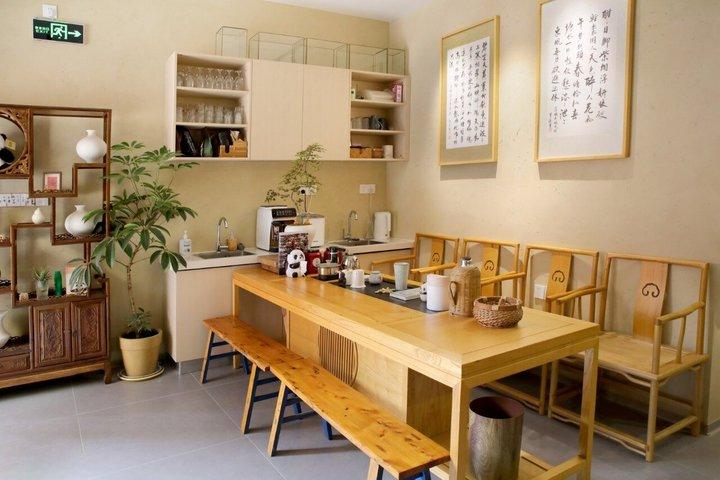 Private Chengdu Dining Experience in Chilli Cool House