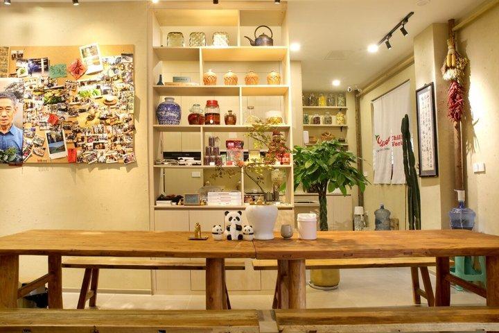 Private Chengdu Dining Experience in Chilli Cool House
