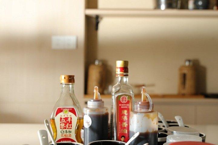 Private Chengdu Dining Experience in Chilli Cool House