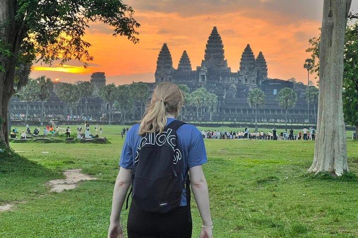 Inglês Angkor Wat Sunrise & Small Circuit Adventure