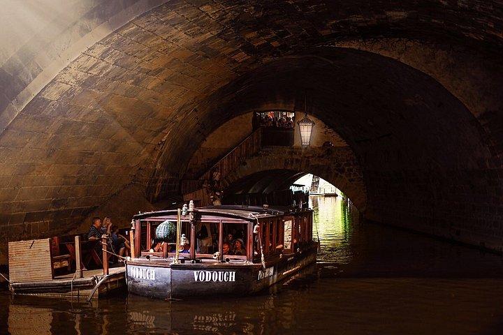 デラックスツアー：プラハ城、ストラホフ図書館、トリーツ、トラム＆クルーズ