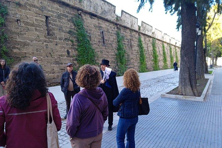 カディス観光：歴史的画像を通して過去へ旅する