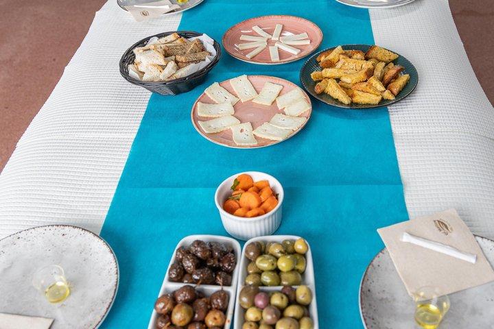 タビラ：ガイド付きテーブルオリーブ工場見学＆試食体験