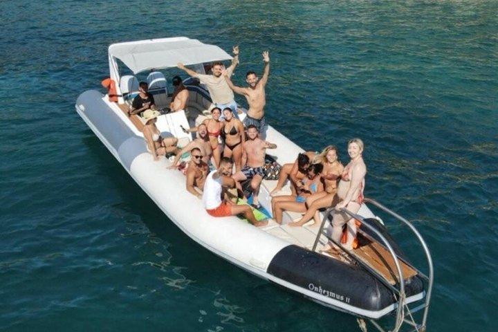 クロレス湾へのサランダスピードボートツアー