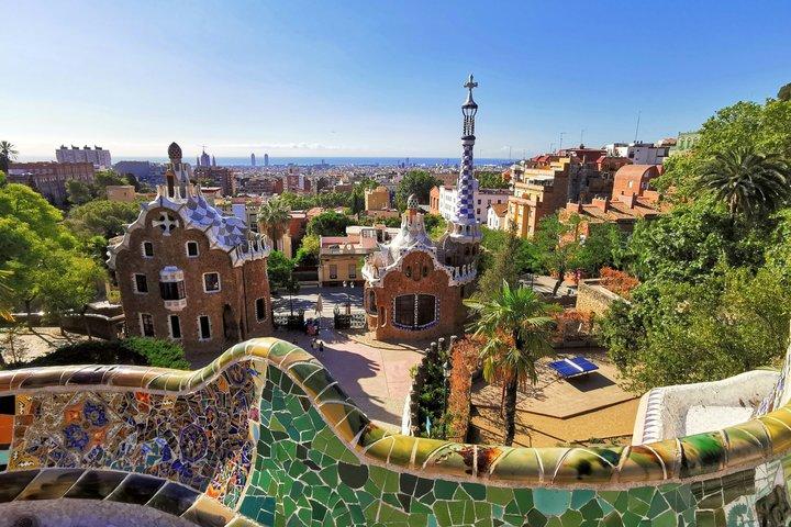 Barcelona Guided tour of Parc Güell in Premium Group