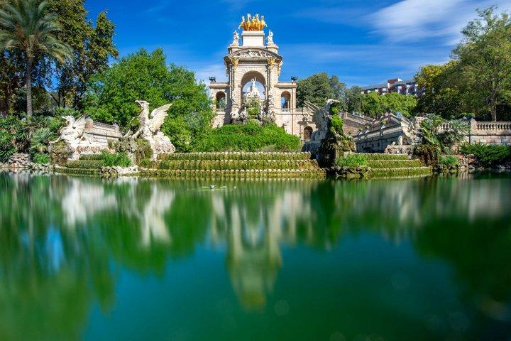 Barcelona Guided tour of Parc Güell in Premium Group