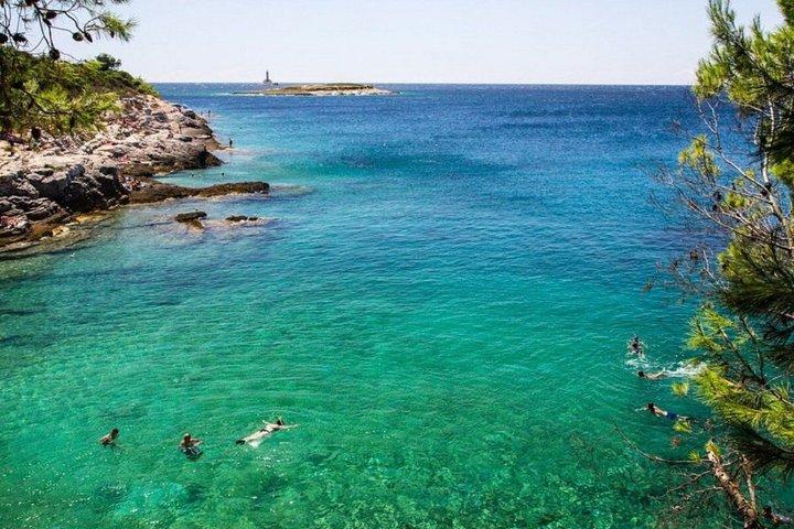 メドゥリン発カメンジャク・ポリェ湾サンドラ・ボートトリップ6時間
