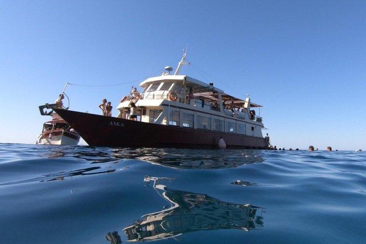 メドゥリン発カメンジャク・ポリェ湾サンドラ・ボートトリップ6時間