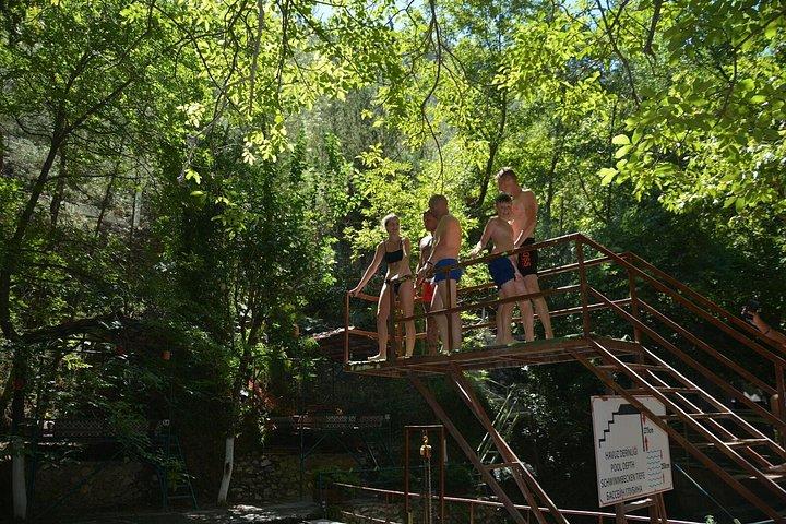 ディムカイ川でのランチ付きトーラス山脈のアランヤジープサファリ