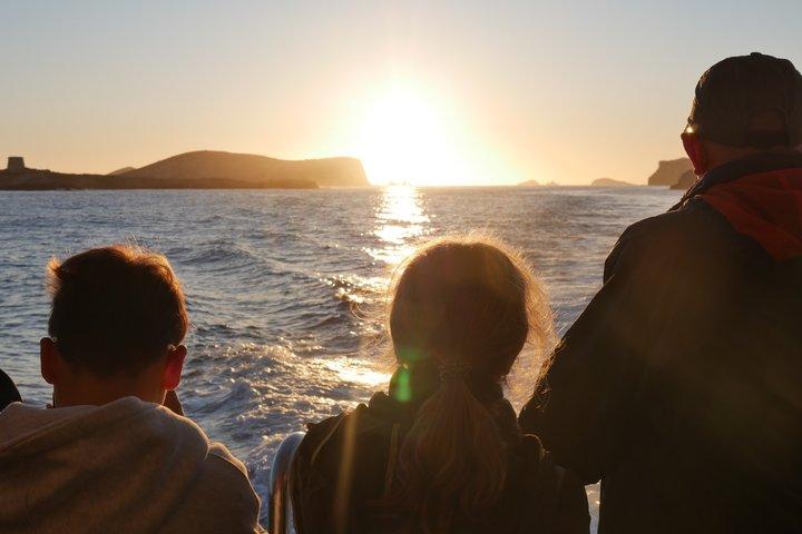 イビサ島：エス ベドラの朝または日没のカタマラン クルーズ