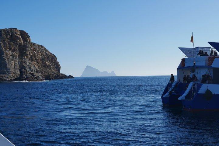 イビサ島：エス ベドラの朝または日没のカタマラン クルーズ