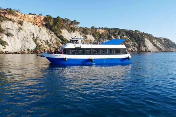 イビサ島：エス ベドラの朝または日没のカタマラン クルーズ