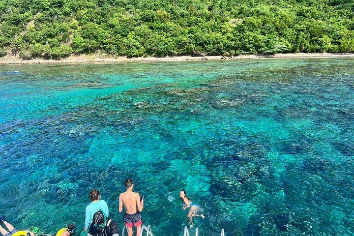 クレブラ島シュノーケリングとビーチ日帰りツアーはオールインクルーシブ