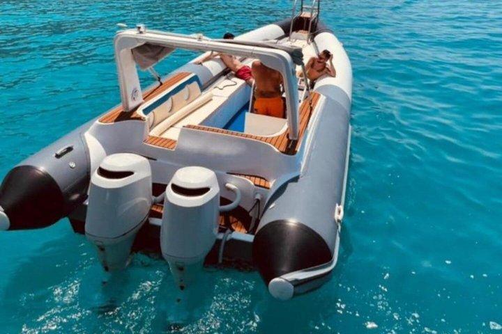 クロレス湾へのサランダスピードボートツアー