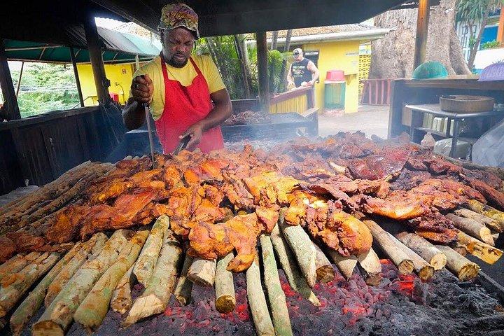 乗馬、リバーチューブ、ランチ、ショッピングオチョリオスジャマイカ