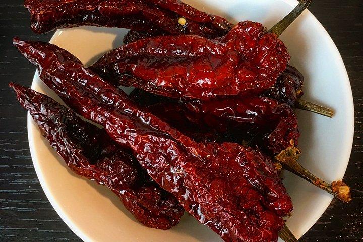 マテーラ：サッシ地区の洞窟で地元の特産品とワインを味わう