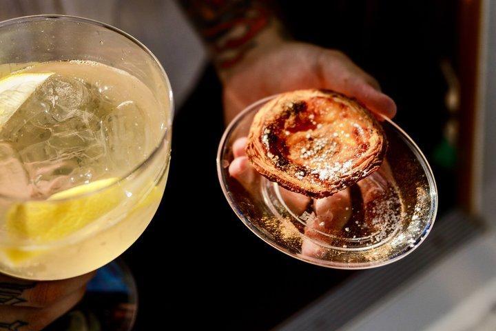 リスボンの牡蠣試食帆船ツアー（グリーンワイン付き）