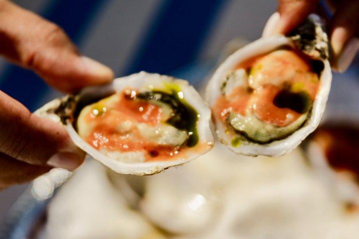 リスボンの牡蠣試食帆船ツアー（グリーンワイン付き）