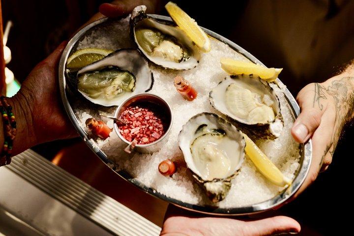リスボンの牡蠣試食帆船ツアー（グリーンワイン付き）