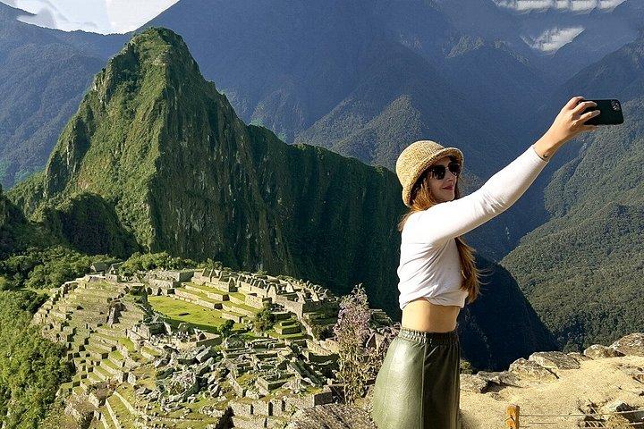 アグアス・カリエンテスでの入場を含むマチュピチュへの2日間の小旅行