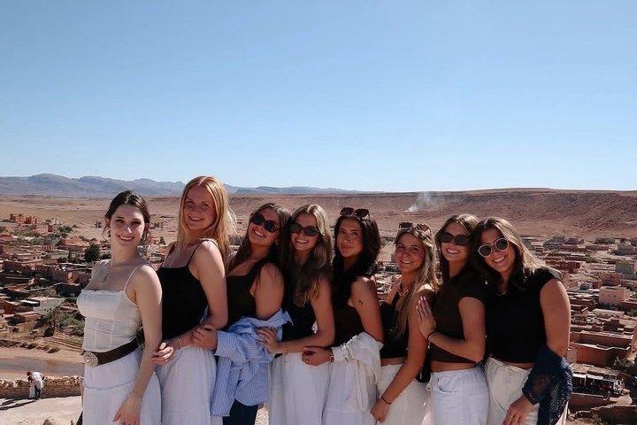 Malaga/Tarifa aTangeriTour privato con biglietti, pranzo e cammelli