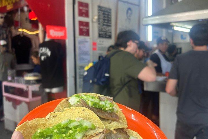 PRIVATE TOUR: Lucha Libre + Tacos Michelin + Transport