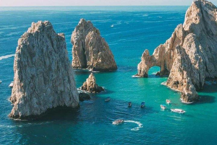 Giro in barca a Cabo a El Arco e Lovers Beach con nuoto