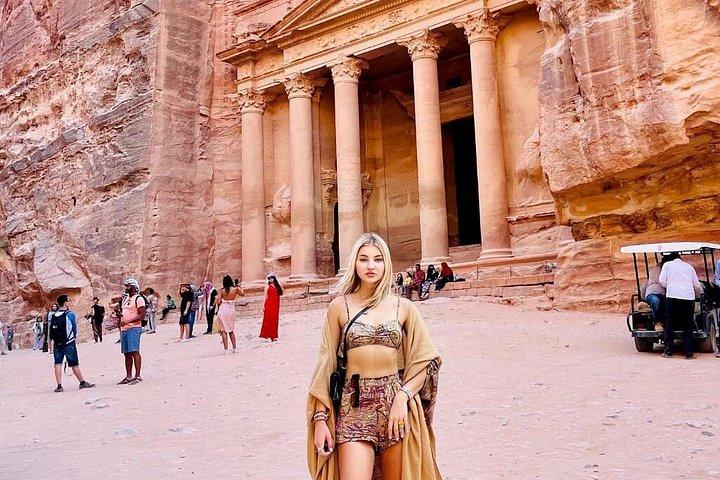 Petra and Pink Lake Private Guided Tour