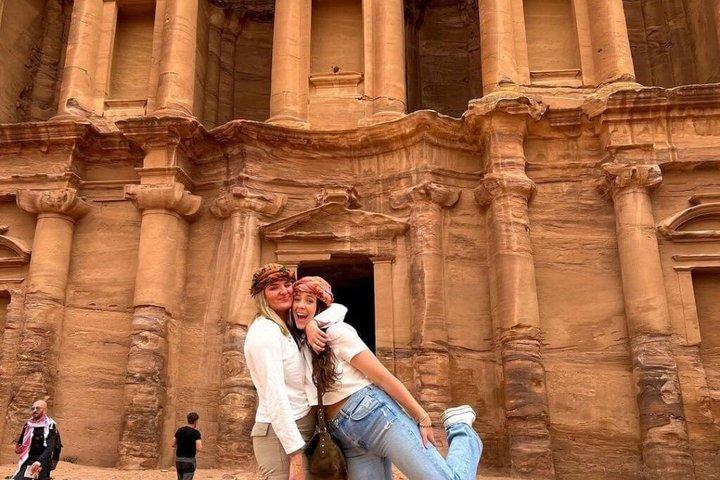 Private Multilingual Guided Tour in Petra