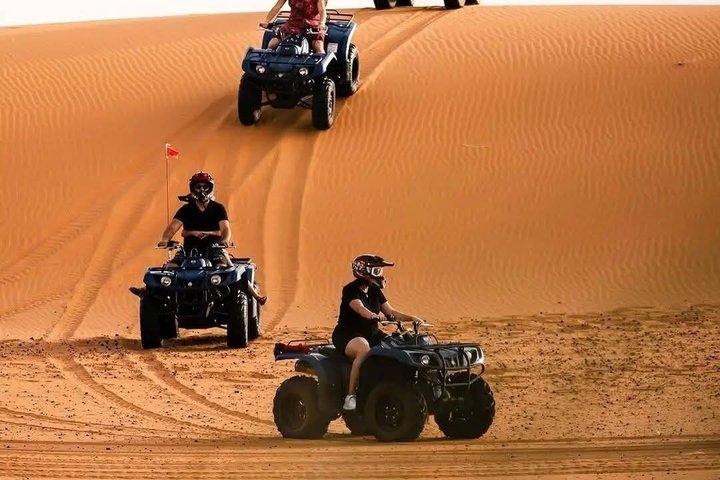 エルグ・チェビ砂丘のクワッドバイク砂漠ツアー