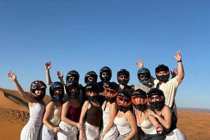 エルグ・チェビ砂丘のクワッドバイク砂漠ツアー