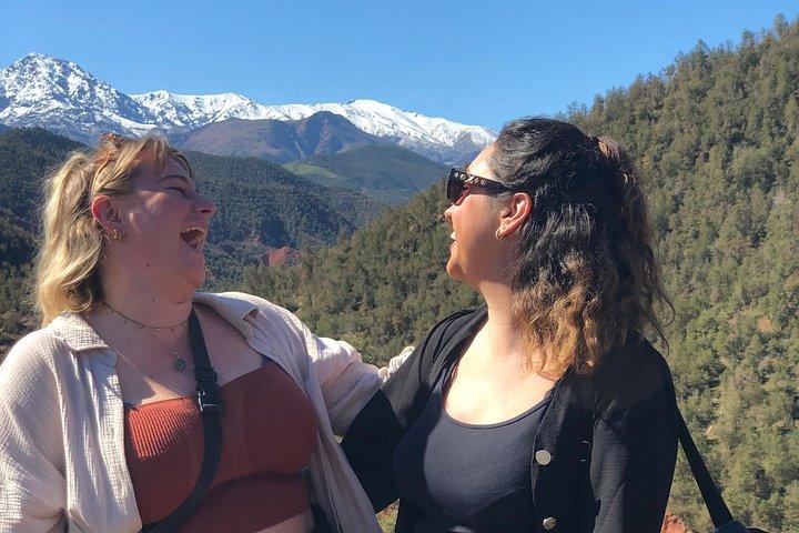 アトラス山脈＆オウリカ渓谷のガイド付きハイキング（オプションランチ付き）