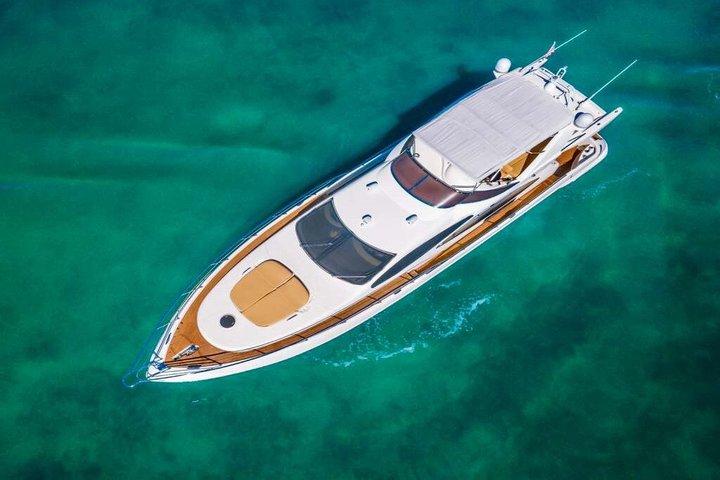 Private Luxus-Azimut mit 2 Jet-Ski inklusive