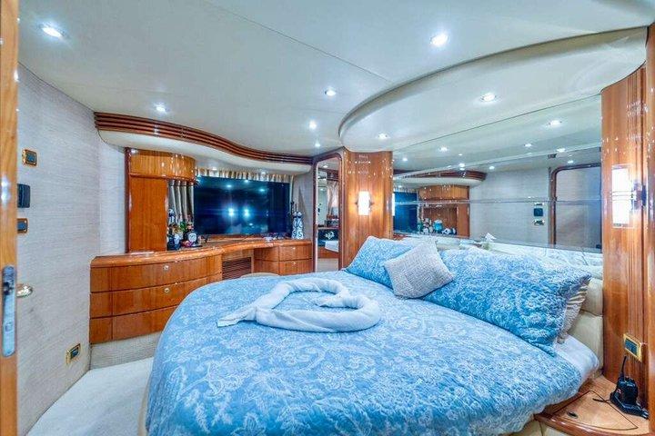 Private Luxus-Azimut mit 2 Jet-Ski inklusive