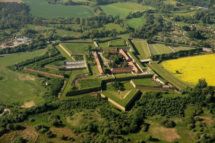 Terezin Tour incluindo ingresso e transferência e áudio